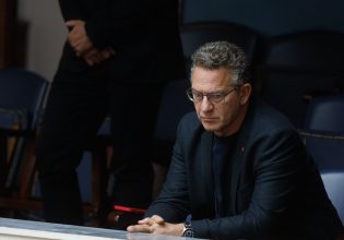 «Δεν μας κάλεσε, γι’ αυτό και δεν πήγαμε» – Πυρά Αρβανίτη κατά Κασσελάκη για τις Σπέτσες