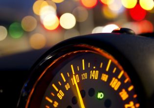 Υπουργός πέρασε το όριο ταχύτητας και του πήραν το δίπλωμα