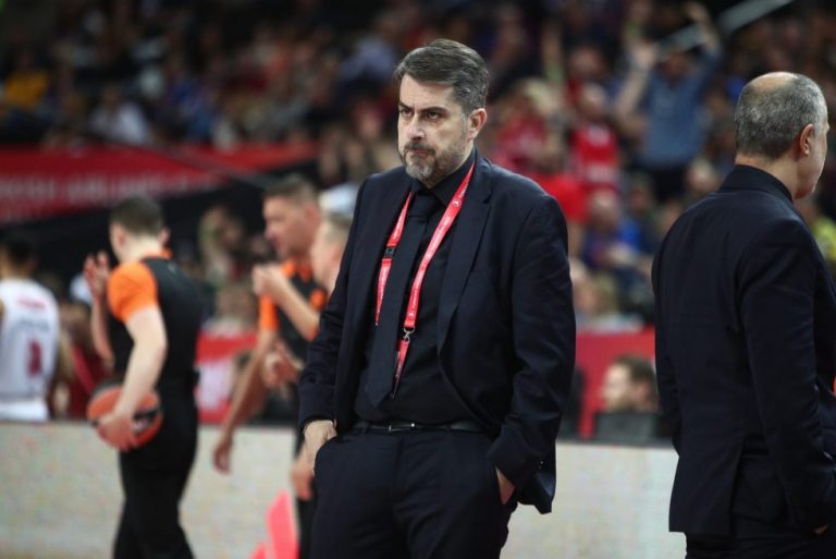 Ατάκα με νόημα από τον Μπαφέ: «Υπάρχει πρόβλημα στα αποδυτήρια…» (vid)