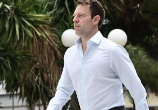 Αναδίπλωση: «Δεν θα διαγραφεί από τον ΣΥΡΙΖΑ όποιος δεν ψηφίσει το νομοσχέδιο για τα ομόφυλα ζευγάρια»