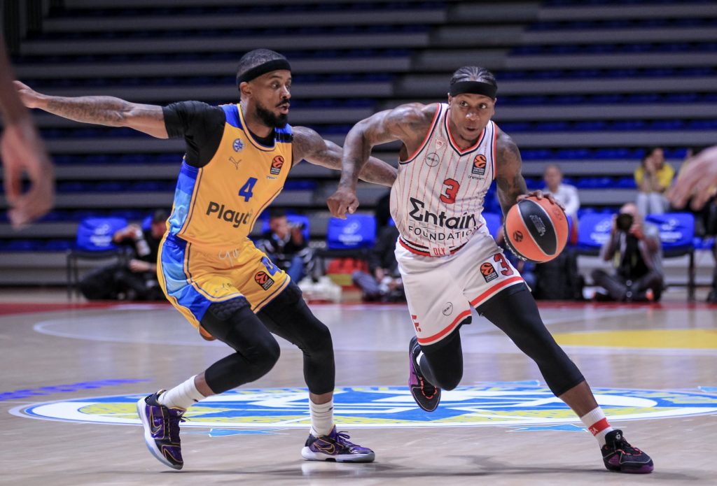 Πρόβλημα στη Μακάμπι: Νοκ-άουτ ο Μπράουν, χάνει το παιχνίδι με τον Ολυμπιακό