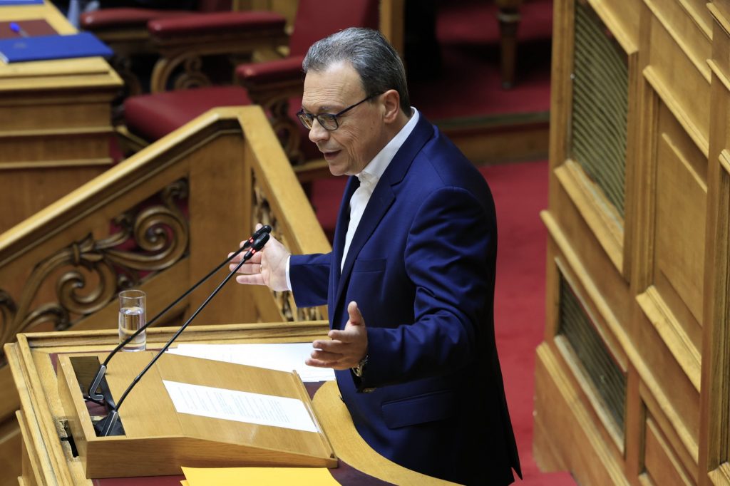 «Υπάρχει πρόβλημα κοινοβουλευτικής τάξης όταν υπουργός δεν ψηφίζει νομοσχέδιο», λέει ο Φάμελλος