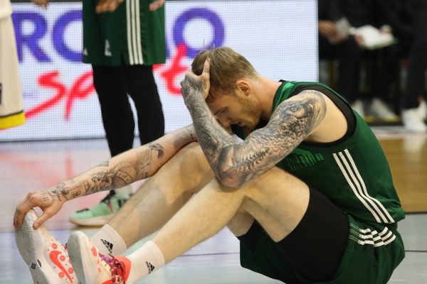 Στο νοσοκομείο ο Μπαλτσερόφσκι, εκτός με Λαύριο