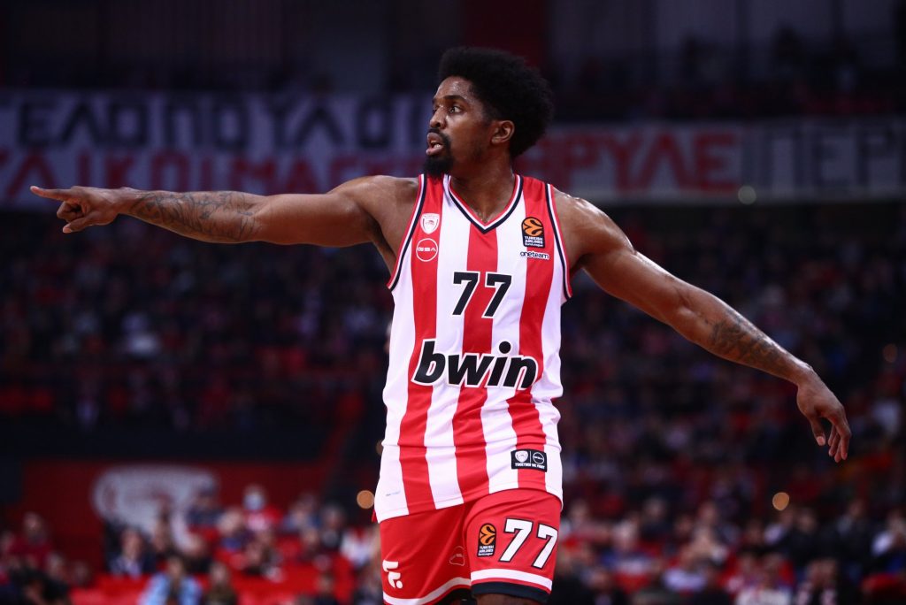 Κυρίαρχος ο Ολυμπιακός στο top-10 της Euroleague: Οι φάσεις Μιλουτίνοφ και ΜακΚίσικ (vid)