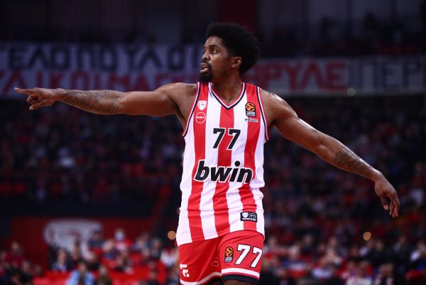 Κυρίαρχος ο Ολυμπιακός στο top-10 της Euroleague: Οι φάσεις Μιλουτίνοφ και ΜακΚίσικ (vid)