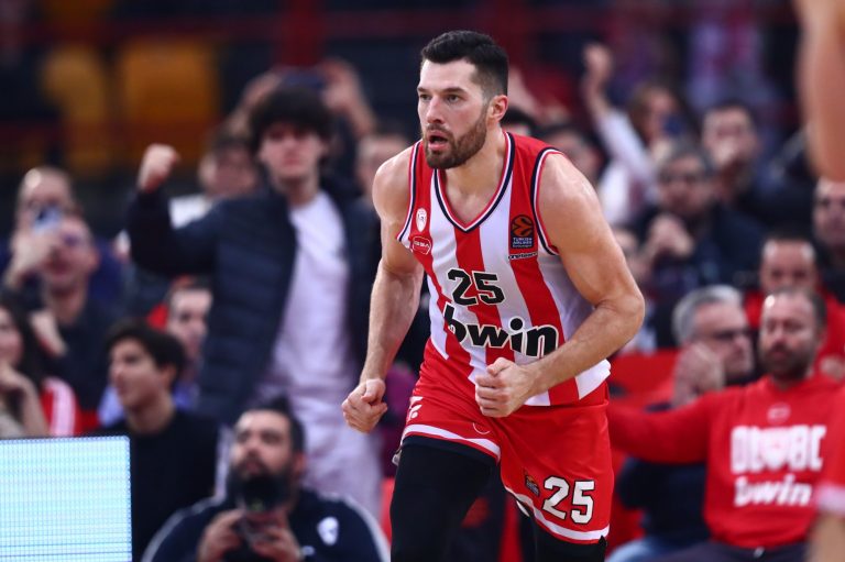 Πίτερς: «Να παίξουμε σκληρή άμυνα πάνω σε Χάουαρντ και Μονέκε»