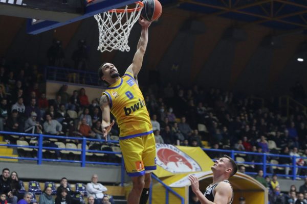 Το Περιστέρι διέσυρε τον ΠΑΟΚ (71-35)