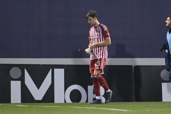 «Έγκλημα» στην Καισαριανή: Ο Μανούχος απέβαλε τον Ρέτσο με δυο κίτρινες – Χάνει τη ρεβάνς με Παναθηναϊκό