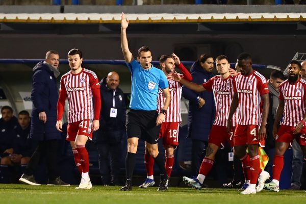 Βράζουν οι Ερυθρόλευκοι: Μήνυση ο Ολυμπιακός σε Μανούχο και Παπαδόπουλο