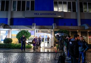 Το PowerPoint, η… πίσω πόρτα, τα «καρφιά», οι αμετάπειστοι: Τι έγινε στο γαλάζιο ραντεβού για τα ομόφυλα ζευγάρια