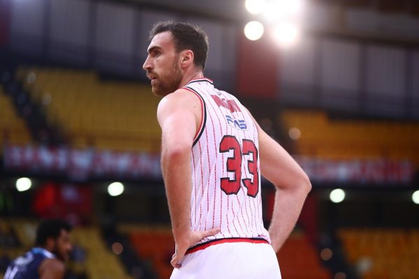 Ο Μιλουτίνοφ βγαίνει… μπροστά την κατάλληλη στιγμή