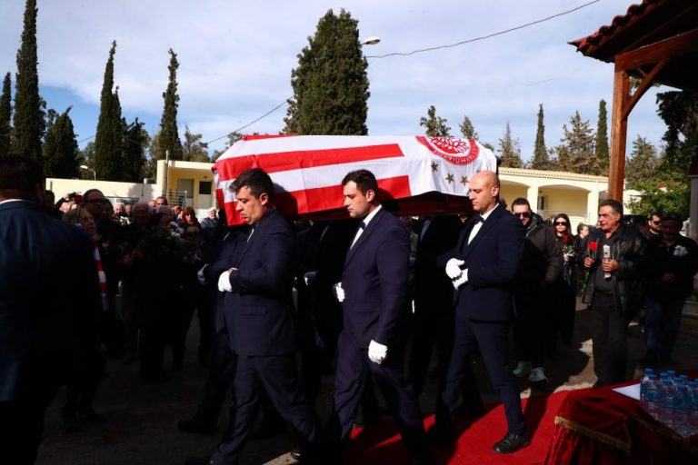 Το τελευταίο «αντίο» στον Γιώργο Δαρίβα (pics)