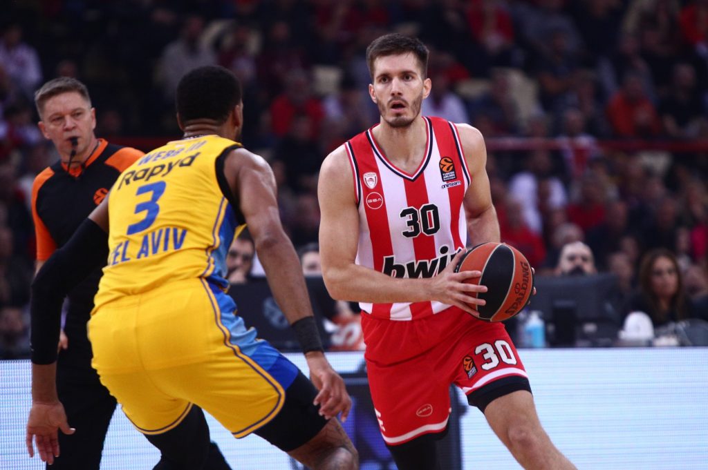 Νέος τραυματισμός στον Ολυμπιακό: Νοκ-άουτ και ο Πετρούσεφ