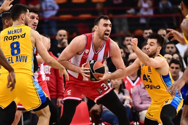 «Οδοστρωτήρας» ο Μιλουτίνοφ, με ρεκόρ καριέρας στα ριμπάουντ