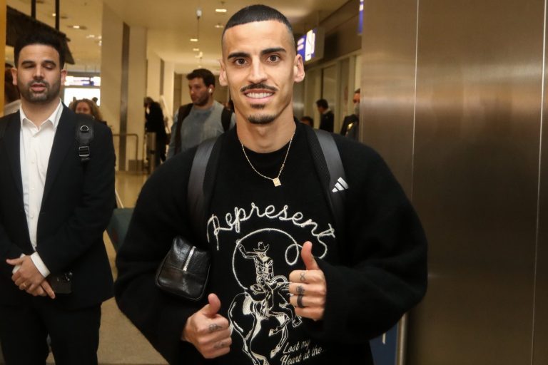 Στην Αθήνα για να υπογράψουν στον Ολυμπιακό οι Όρτα και Τσικίνιο (vids)