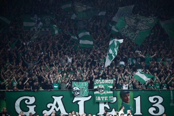 Έπος: Μπόμπιρας φίλος του Παναθηναϊκού δίνει ρυθμό στην εξέδρα (vids)