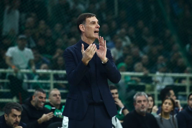 Παράπονα από τον Μπαρτζώκα: «Ο Παναθηναϊκός έκανε 15 φάουλ και οι βολές ήταν 31-14»