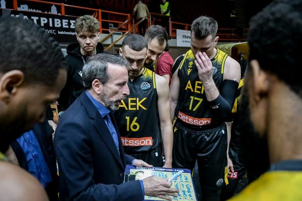 Με την πλάτη στον τοίχο ο Πλάθα – Τι συμβαίνει στην ΑΕΚ (vids)