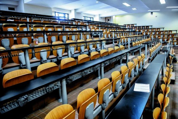 «Θα οδηγήσει στην αποδυνάμωση του δημόσιου πανεπιστημίου» – Αντίθετη στο νομοσχέδιο η ΠΟΣΔΕΠ