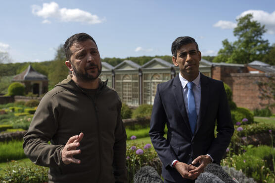 Στο Κίεβο ο Σούνακ – Υπέγραψε συμφωνία για την ασφάλεια με τον Ζελένσκι