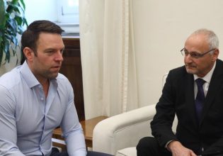 Κασσελάκης στον Ισραηλινό πρέσβη: Άμεση κατάπαυση πυρός στη Γάζα με απελευθέρωση των ομήρων