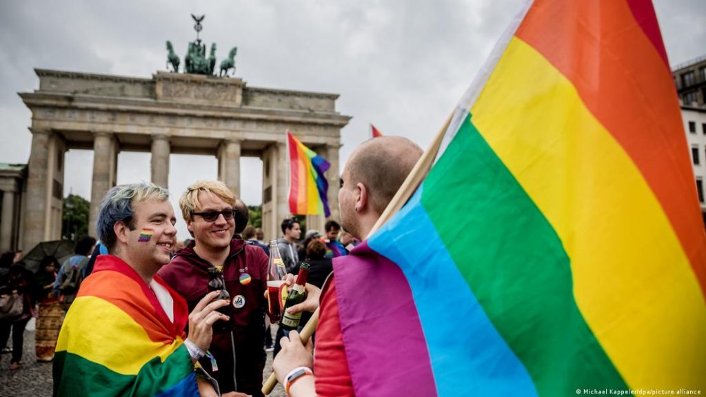 Γερμανία: Ο μακρύς δρόμος προς τον γάμο ομόφυλων ζευγαριών