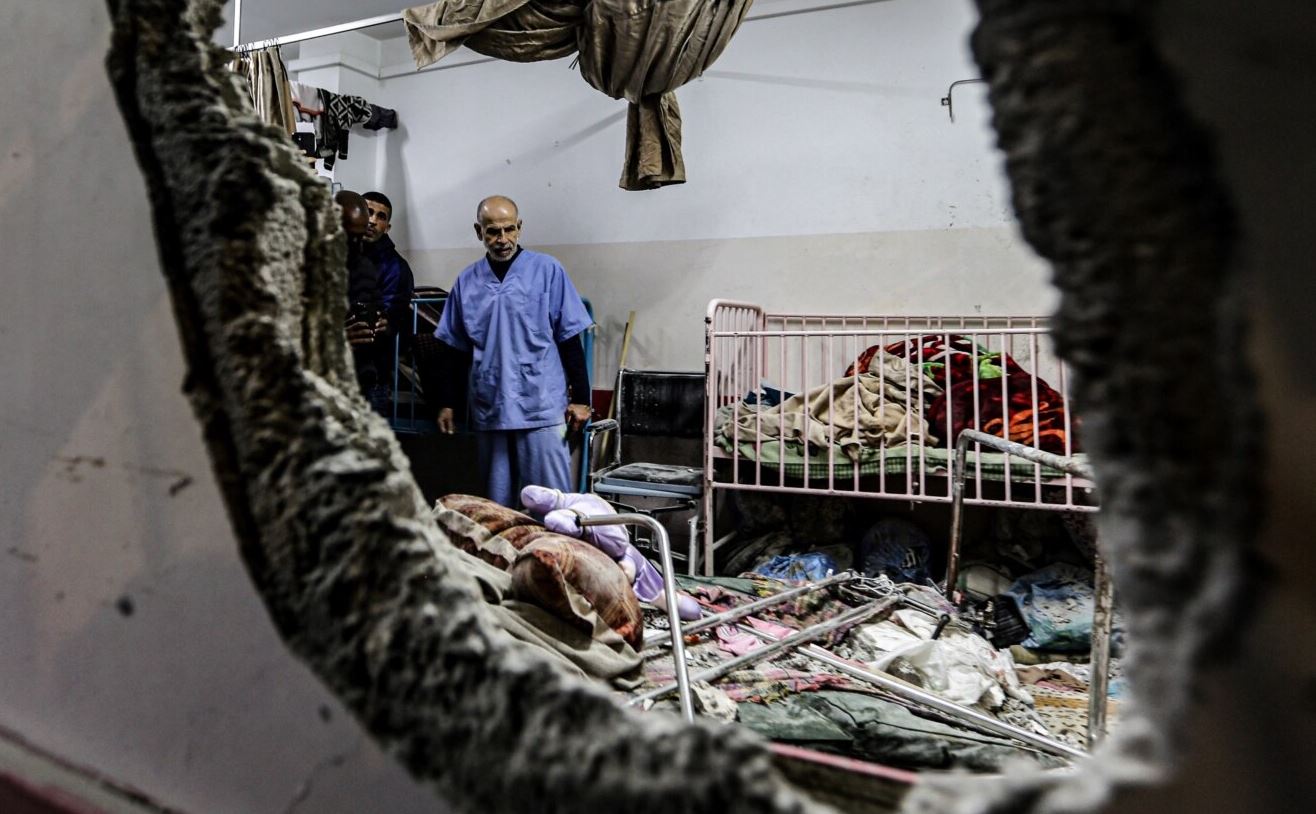 Γάζα: Εντείνονται οι μάχες γύρω από το μεγαλύτερο εν λειτουργία νοσοκομείο - Θα καταρρεύσει, λέει ο ΠΟΥ