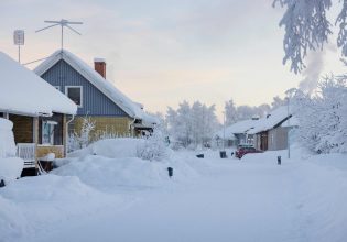 Πλημμύρες και χιόνια στη βορειοδυτική Ευρώπη – Ρεκόρ ψύχους στη Σουηδία με θερμοκρασίες -40