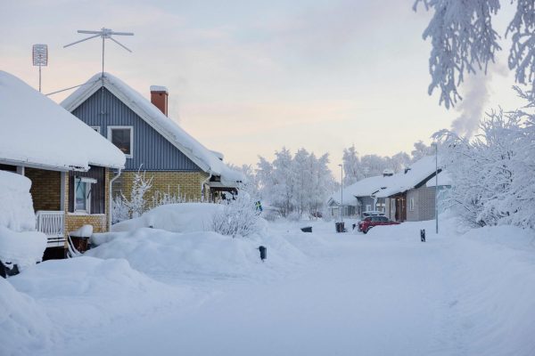 Πλημμύρες και χιόνια στη βορειοδυτική Ευρώπη – Ρεκόρ ψύχους στη Σουηδία με θερμοκρασίες -40