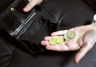 Ο Μητσοτάκης «πολεμάει» το «τέρας της ακρίβειας» που «καλπάζει» – «Δικό σου δημιούργημα», λένε τα κόμματα