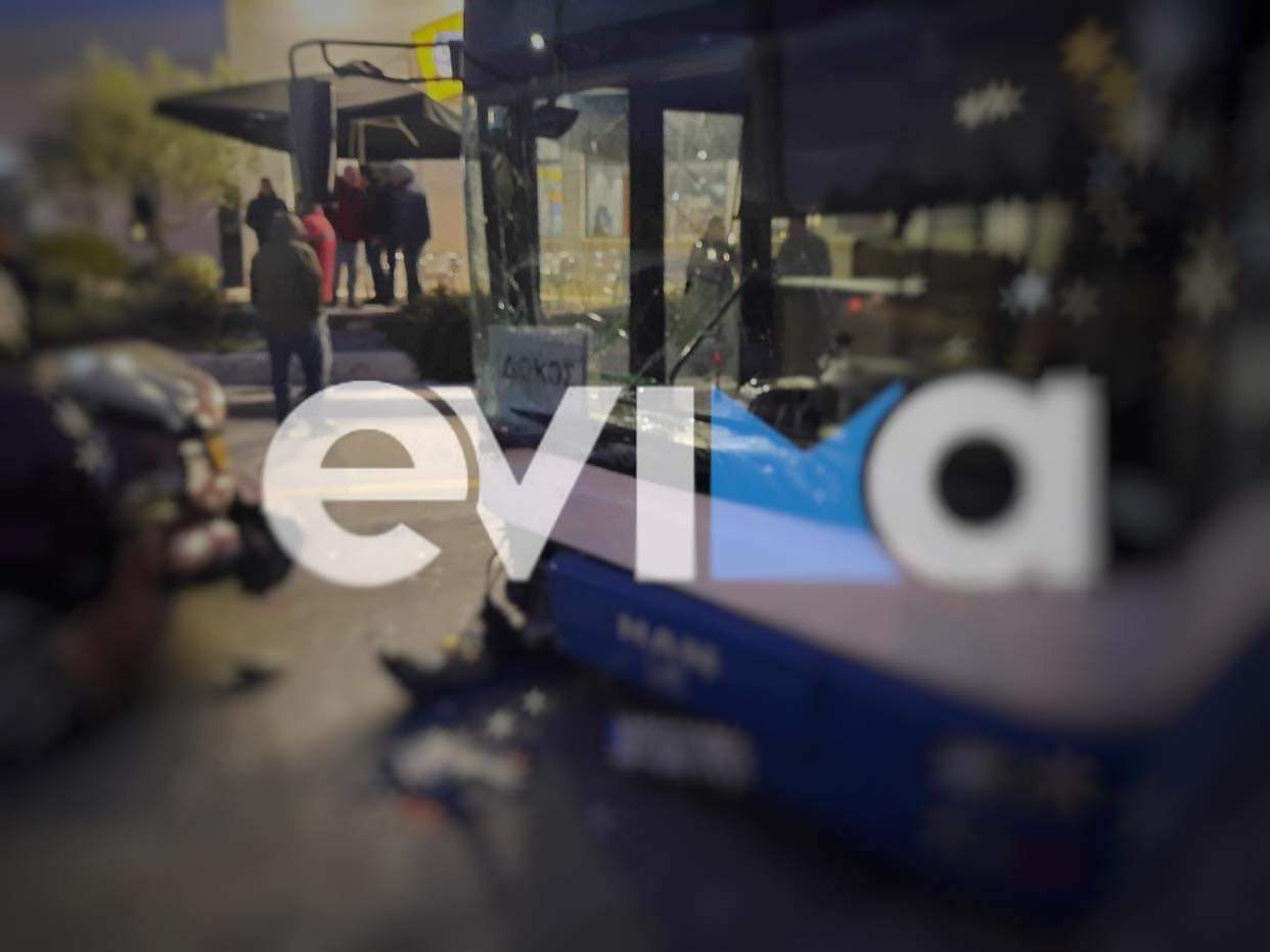 Σοβαρό τροχαίο στη Χαλκίδα: Λεωφορείο έπεσε σε οκτώ ταξί - Δύο τραυματίες