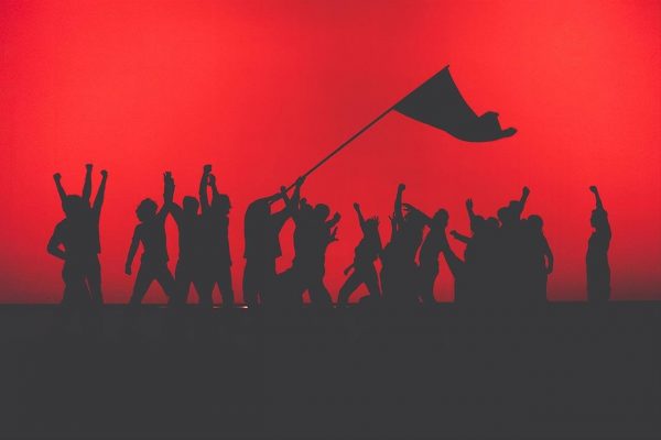 Δεν χρειάζεται να ξαναφτιάξουμε την αριστερά ως ταμπέλα αλλά να ξαναβρούμε τον λαό που ελπίζει και διεκδικεί