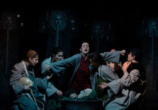 Η διαφορετική «Αντιγόνη» του Κοραή Δαμάτη ανεβαίνει στο θέατρο Αλκμήνη