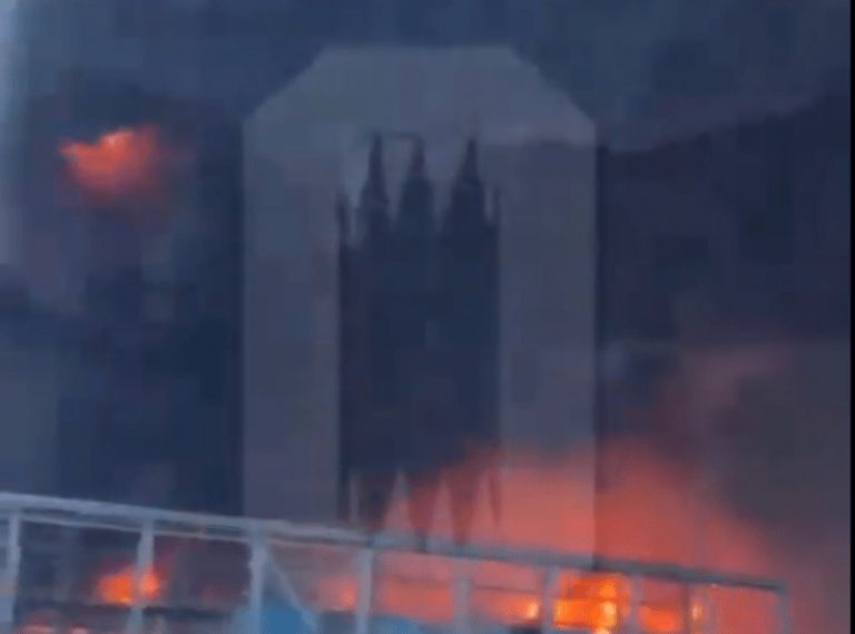 Στάχτη αποθήκη πετρελαίου στο Μπριάνσκ μετά από επίθεση ουκρανικού drone