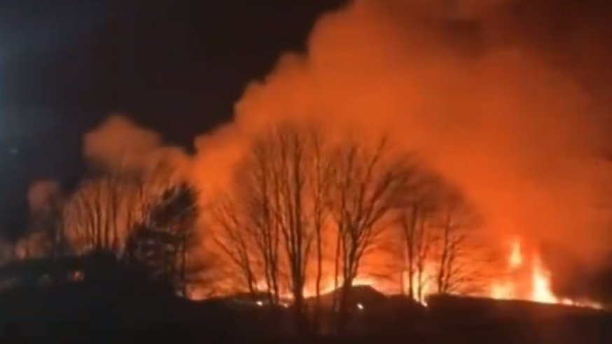 Ουαλία: Μεγάλη φωτιά σε βιομηχανικό πάρκο – Φλόγες που φτάνουν τα 60 μέτρα