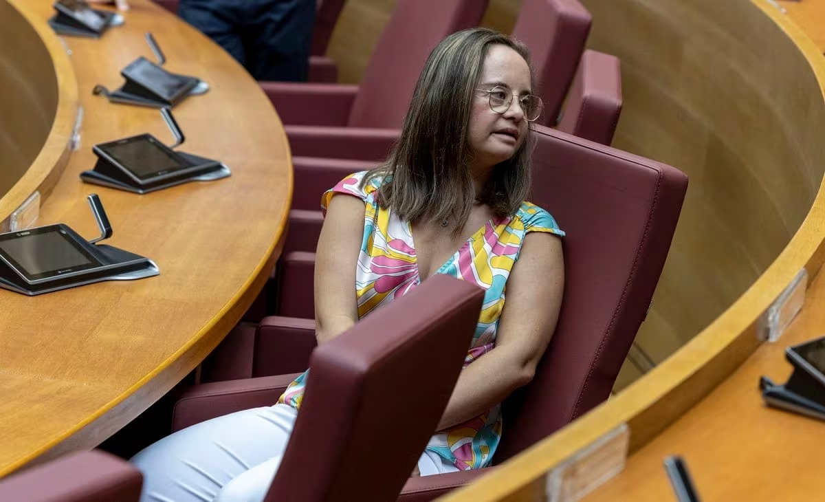 Γράφει ιστορία η Mar Galcerán - Η πρώτη Ισπανίδα βουλευτής με σύνδρομο Down