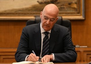 «Πρέπει να το δω – Είμαι και μέλος της κυβέρνησης», λέει ο Δένδιας για το ν/σ για τα ομόφυλα ζευγάρια