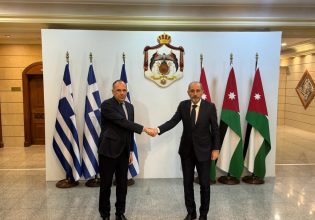 Γεραπετρίτης: Να κάνουμε ό,τι περνά από το χέρι μας να αποκλιμακωθεί η κρίση στη Μέση Ανατολή