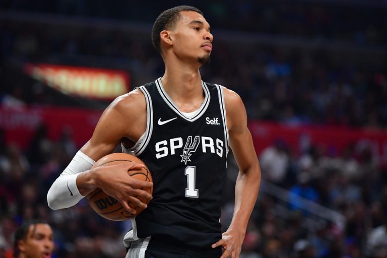 Δεν σηκώνουν κεφάλι με τίποτα οι Σπερς (117-115)