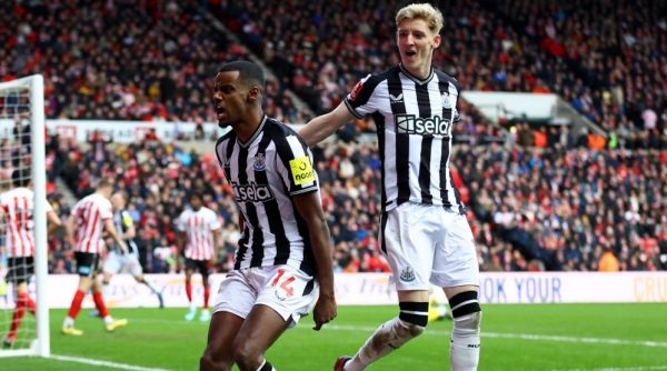 Στους «32» με τριάρα η Νιούκαστλ (3-0), πρόκριση και για τη Λέστερ (3-2)