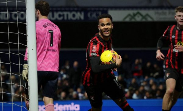 Δύσκολη πρόκριση για την Μπόρνμουθ (3-2), πέρασε και η Μπράιτον (4-2)