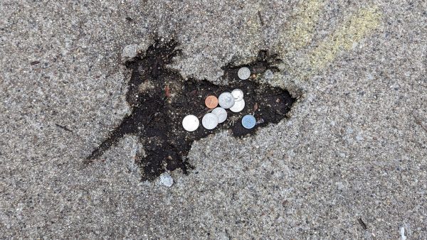 Σικάγο: Μυστήριο με «ποντικότρυπα» που έγινε viral – Έπεσε αρουραίος από τον ουρανό;