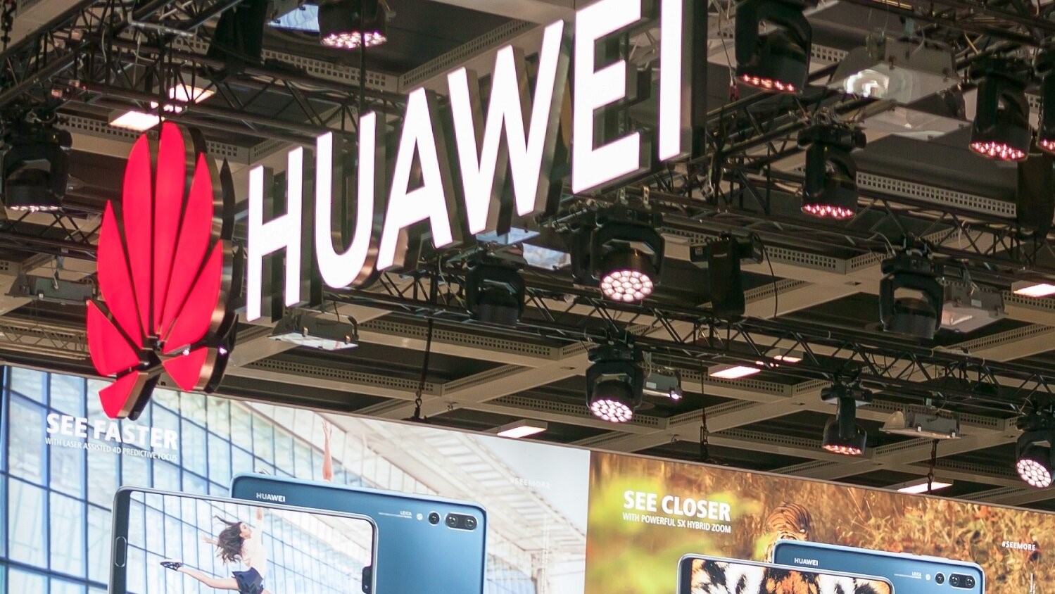 Αυτοκινητοβιομηχανίες παρέλυσαν από βλάβη σε κέντρο δεδομένων της Huawei