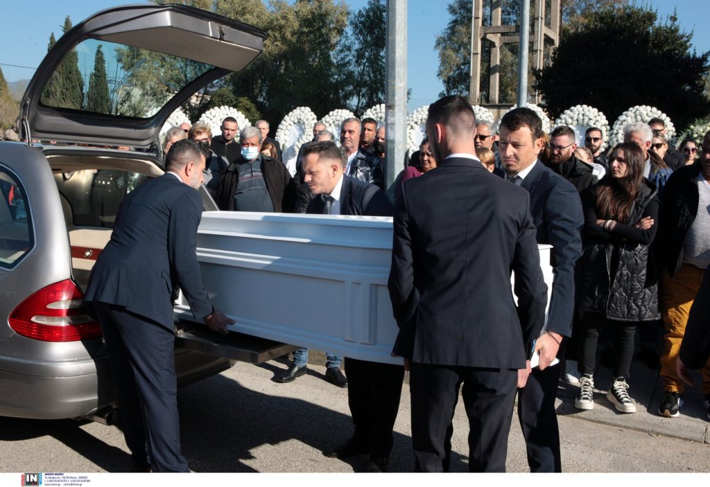 Μεσολόγγι: Σε κλίμα οδύνης η κηδεία του Μπάμπη