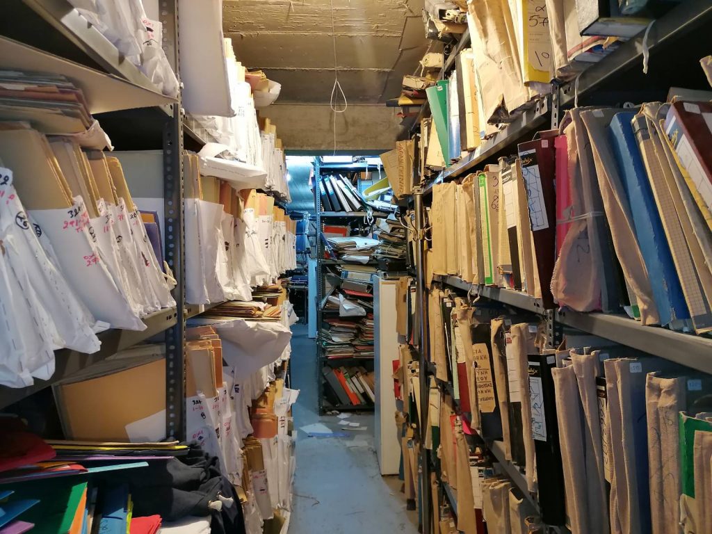 Απογοήτευση δημάρχου Παλλήνης για τον χώρο που φυλάσσεται το αρχείο στην Πολεοδομία