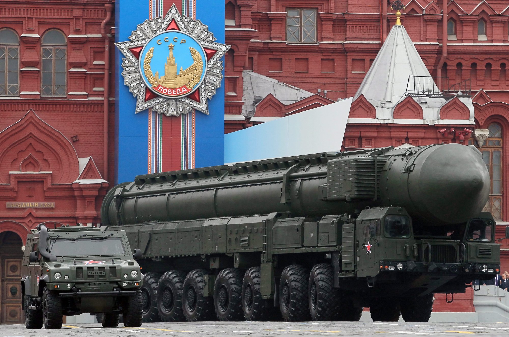 Ρωσία: Προειδοποίηση Μεντβέντεφ για πυρηνικά αντίποινα αν χτυπηθούν πυραυλικές βάσεις