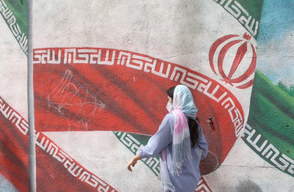 Ιράν: Στη φυλακή γνωστός καλλιτέχνης για τραγούδι και βιντεοκλίπ κατά της μαντίλας