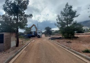 Δήμος Παιανίας: Απομακρύνθηκαν επικίνδυνες κολώνες ηλεκτροδότησης