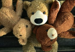 Θεσσαλονίκη: Για κακούργημα διώκεται η 26χρονη που παρακολουθούσε τον πρώην της μέσω καταγραφικού σε λούτρινο