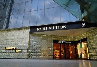 Οικογενειακή υπόθεση ο έλεγχος της μεγαλύτερης εισηγμένης στην ευρωζώνη – Τι συμβαίνει στην LVMH